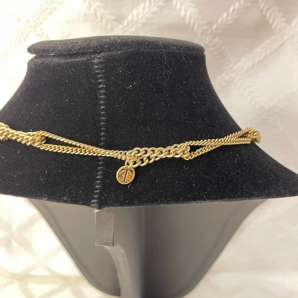 Elegant Talbot’s Gold Tone Flower Pendant Necklace - Picture 3 of 5